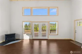 Propane stove for warmth and convenience. Easy access to elevated deck with territorial views of Patterson Mtn.