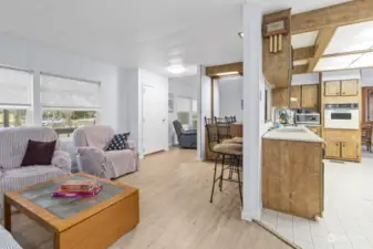 Wet bar/ living room/ kitchen