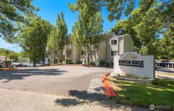 Welcome to Renton Ridge, a commuters dream location!