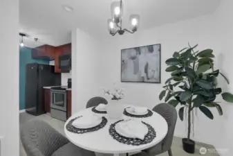 Perfect for entertaining! Open kitchen, and a seamless flow to the dining & living areas. #HostInStyle