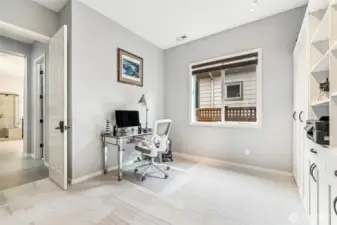 Another view of the extra room off Primary