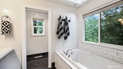 Luxurious soaking tub