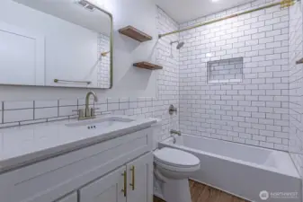 Hall bath with tiled bathtub surround.