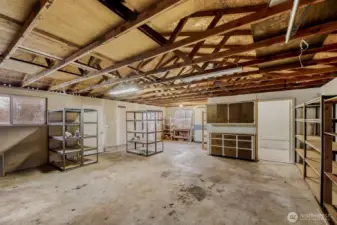 720 sq ft garage awaits your projects