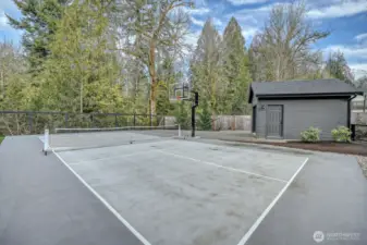 Enjoy the beautiful sports court for your pickleball and basketball gatherings!