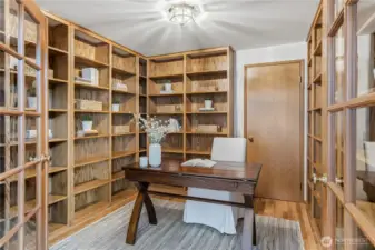 The downstairs office has tons of built-in bookshelves. Ideal if you need storage, and a bibliophile's dream!
