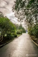 LOVE LOVE LOVE THIS ENTRY TO THE HOME