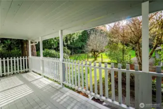 UPSTAIRS DECK OFF...HOW FUN IS THIS!