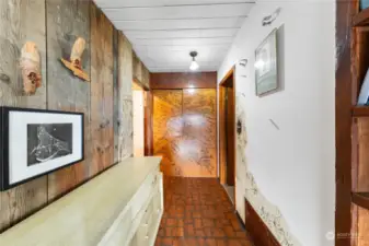 Hallway to 2nd bedroom & bath.