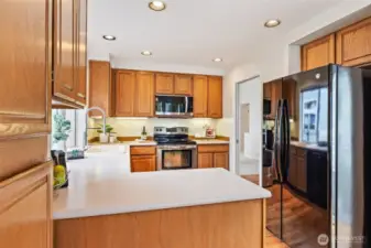 Open-concept kitchen and breakfast nook for a spacious and functional layout.