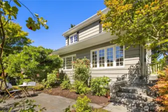 Welcome to 2020 East Lynn Street in the heart of Montlake - steps from the newly renovated elementary school, Montlake Playfield and the Arboretum . . . .