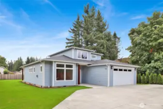 Live the best life in a brand new house that’s built for it! Located on the popular west side of town within easy walking distance of Fairway shopping center (bank, restaurant, shopping, coffee shop), parks, trails, schools, and all things that people love about Lynden!