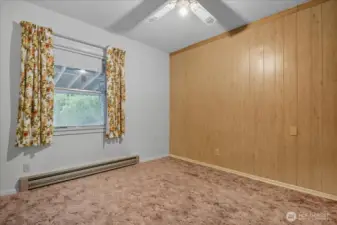 2nd Bedroom, w/ Ceiling Fan
