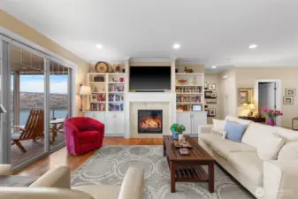 Year around, this is a cozy space to enjoy Lake Chelan views.
