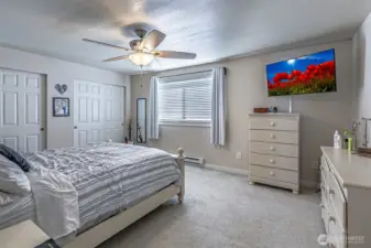 Huge primary bedroom