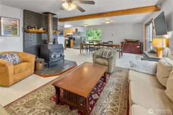 Living, kitchen and dining space turn key ready!