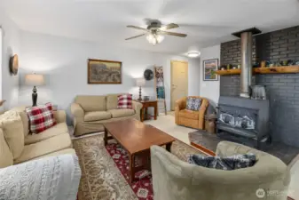 Plenty of room for everyone in the living room.