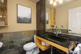 Guest half bathroom.