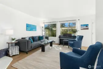 Sundrenched living room!