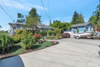 Plenty of off-street parking + boat/RV parking