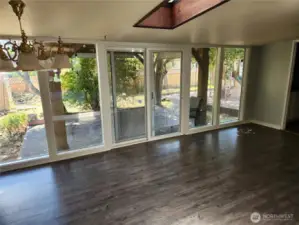 Wonderful Sun Room or dining area