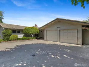 Amazing Opportunity in Bryn Mawr (big hill) neighborhood.  Incredible views!  Single Family Home or Investment Property or Both?