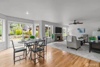 Dinette Area Between the Kitchen & Family Room