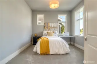 Office / 3rd bedroom