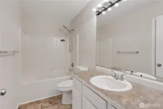 Upstairs guest bath