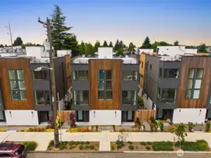 24-townhome community located within minutes of the Vashon Ferry, Lincoln Park, and Westwood Village.  Walk to amazing eateries, West Crest off leash dog park and so much more.  Only 20 minutes to Alki Beach, downtown Seattle or Seatac.