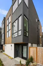 24-townhome community located within minutes of the Vashon Ferry, Lincoln Park, and Westwood Village.  Walk to amazing eateries, West Crest off leash dog park and so much more.  Only 20 minutes to Alki Beach, downtown Seattle or Seatac.