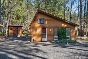 The guest house adds so much flexibility and great for visiting guests or an income producing option.