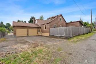 Garage off the alley, fully fenced back yard