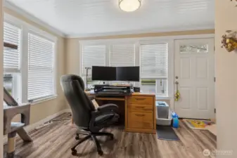 2322- Entryway / versatile space
