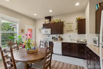 2320- Kitchen/dining room