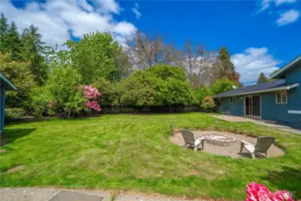 1/3 ac+ lot - huge back yard