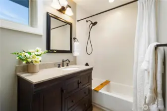 Upstairs Full Bathroom.