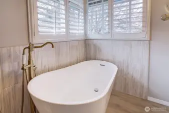 You're really going to enjoy this soaking tub!  Ahhhh....