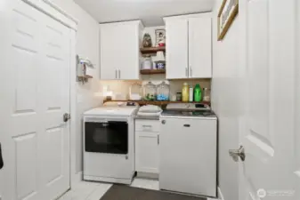Main Floor Mud Room/LaundryRoom Off Garage