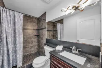 Hall Bathroom – Upper Level