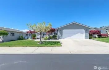 Wide Driveway!