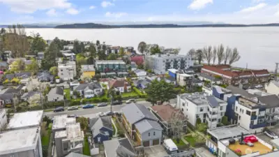 One block to Alki Beach.