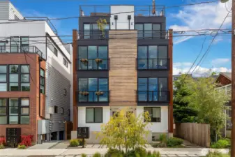 The perfect location, situated between Capitol Hill and Central areas.