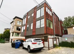 Outward facing corner unit for great light throughout