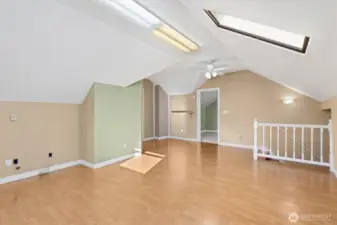 Another view of the bonus room