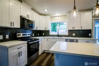 LOVE THE PENDANT LIGHTING