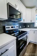 NICE GLASS TOP STOVE...IF YOU KNOW WHAT A MAGIC ERASER IS YOU CAN KEEP IT LOOKING LIKE THIS FOREVER1