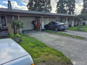 2 Driveways & 2 Garages
