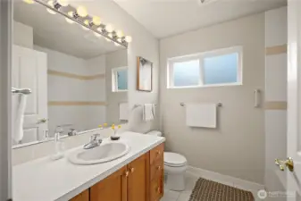 Main bath with bathtub