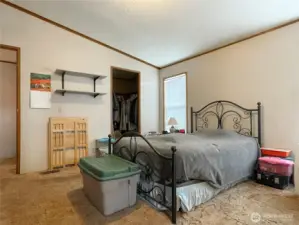 Primary suite has walk-in closet
